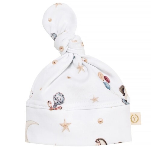 Biała czapeczka z bawełny organicznej w zabawki retro