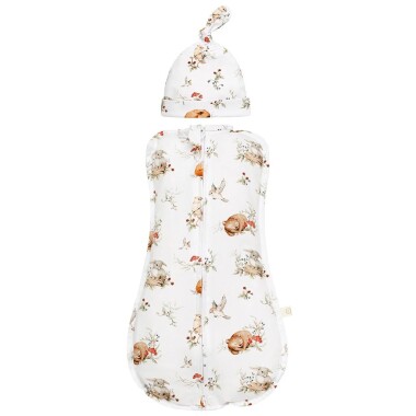 Otulacz dla niemowląt z wypełnieniem YOSOY wykonany z najwyższej jakości bawełny z dodatkiem elastanu, zapewnia maluszkowi ciepło, delikatność i idealne dopasowanie. Biały w leśne zwierzątka.