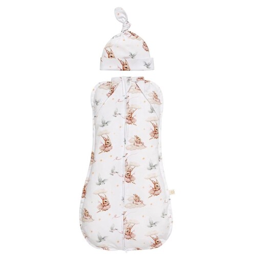 Otulacz dla niemowląt z wypełnieniem YOSOY wykonany z najwyższej jakości bawełny z dodatkiem elastanu, zapewnia maluszkowi ciepło, delikatność i idealne dopasowanie. Biały w króliczki.