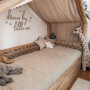 Muślinowy baldachim do łóżka domek w pokoju dziecka