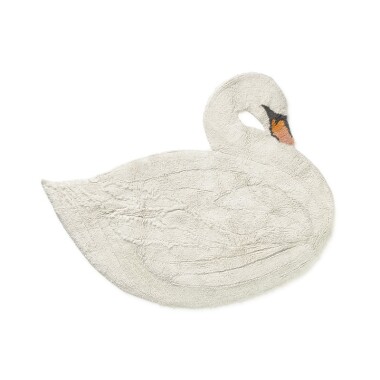 Dywan w kształcie łabędzia w jasnym kolorze z pomarańczowym dziobem
