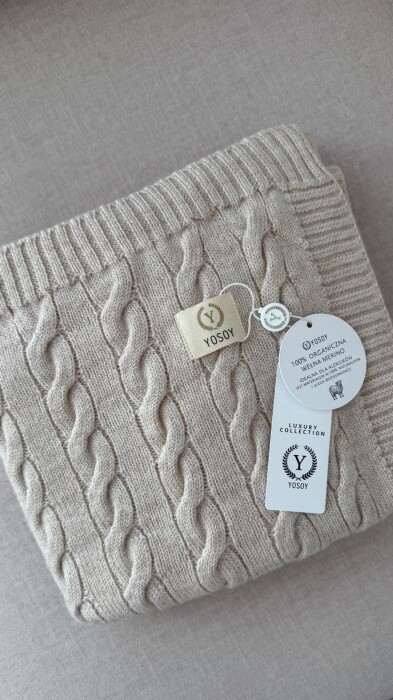Kocyk z wełny merino, W KOLORZE CAPPUCCINO- splot warkocz