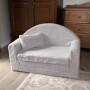 Futrzana mini sofa dla dziecka szara z imieniem rozkładana