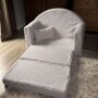 Futrzana mini sofa dla dziecka szara z imieniem rozkładana
