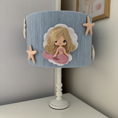 lampka nocna dla dzieci z syrenką różowy ogon niebieski klosz dekoracje z filcu