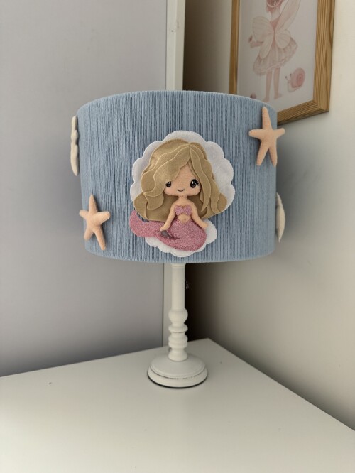 lampka nocna dla dzieci z syrenką różowy ogon niebieski klosz dekoracje z filcu