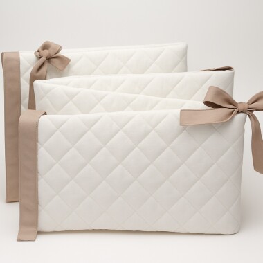 biały ochraniacz do kołyski pikowany bawełniany dla niemowlaka