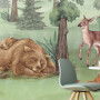 Tapeta/ mural na ścianę las kolorowy ze zwierzątkami. Tapeta pokazana w pokoju.